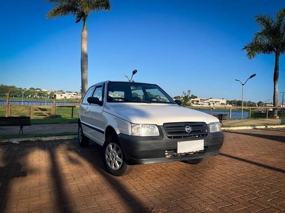 FIAT UNO 1.0 EVO VIVACE 8V FLEX 4P MANUAL FIAT UNO 1.0 EVO VIVACE 8V FLEX 4P MANUAL